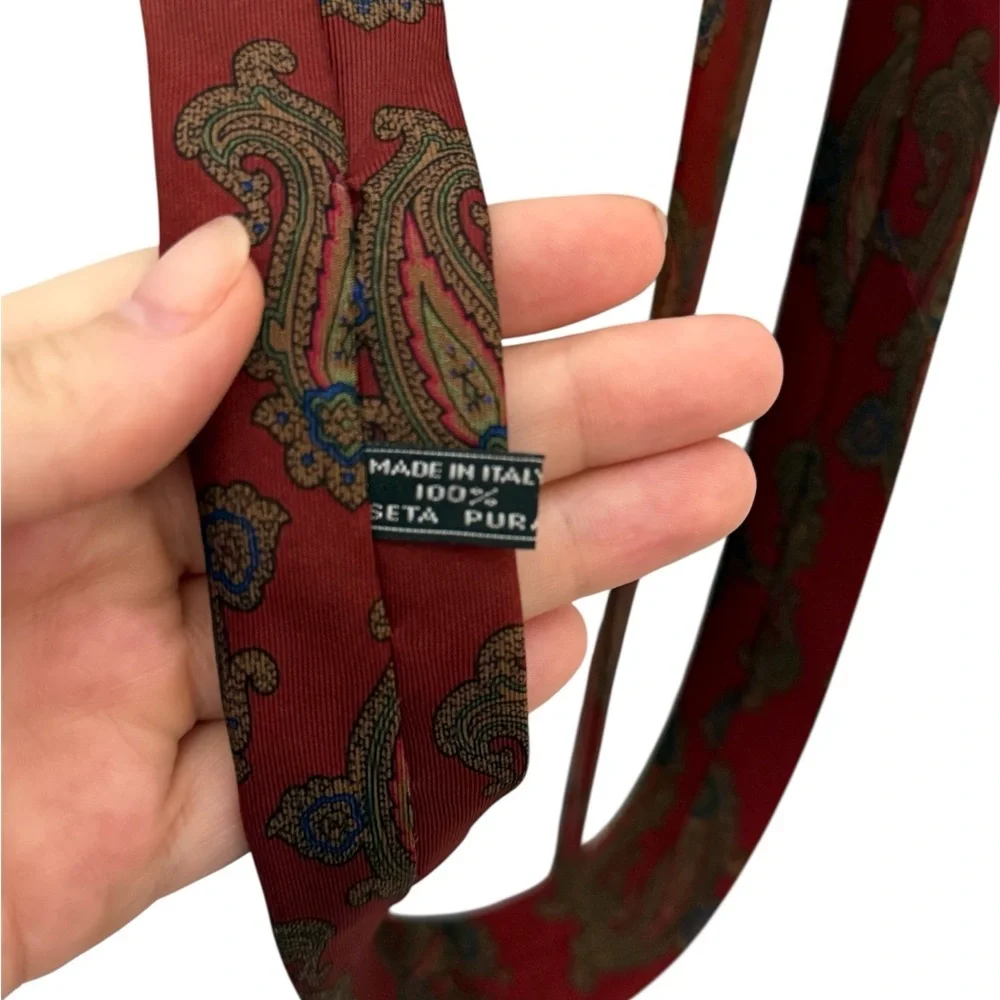 Paul Stuart 100% Silk Tie Made in Italy Red Paisley Classic Designer
